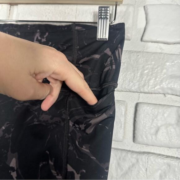 Athleta Velocity Stash Pocket Marble 7/8 Tight Size Medium - Picture 11 of 14